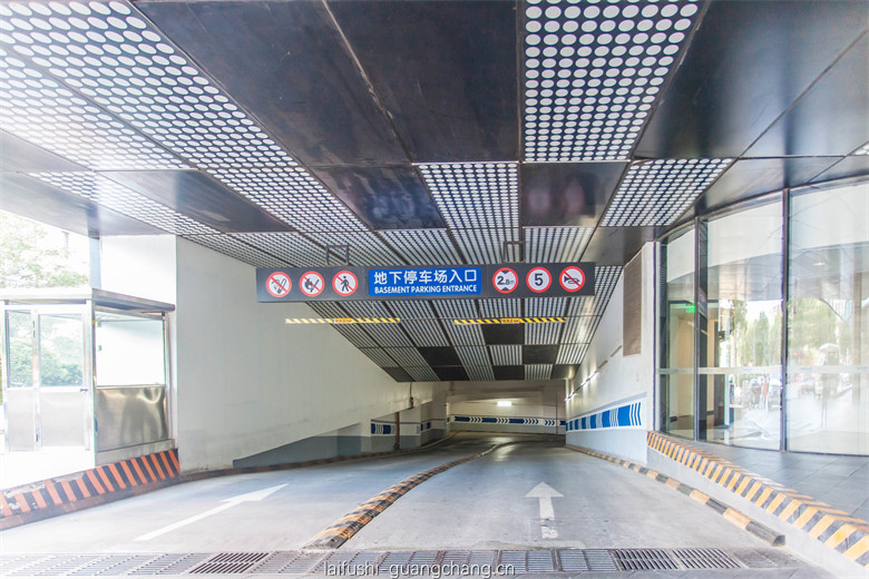 停车场入口